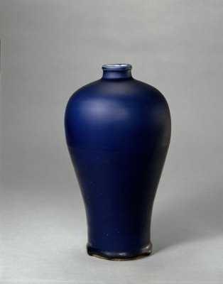 The blue vase